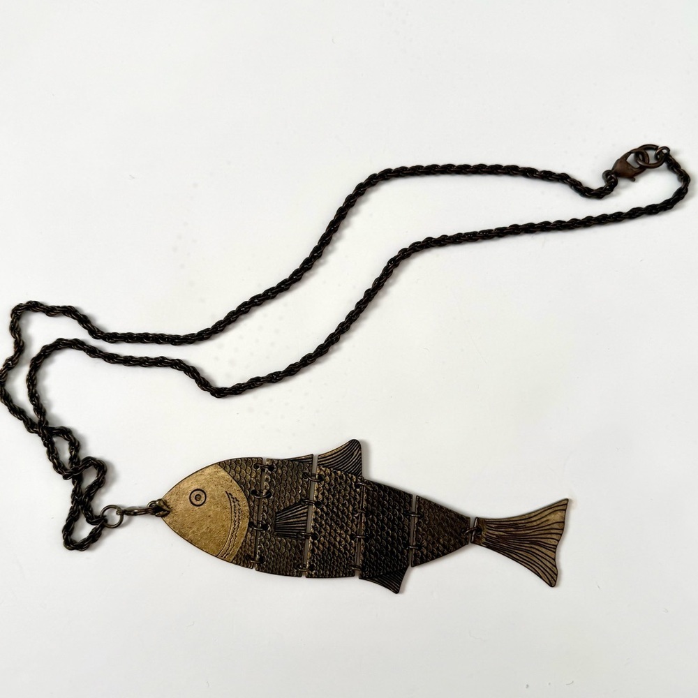 Oversized Fish Pendant Necklace Antique Brass Boho 16” VGUC - Picture 7 of 7